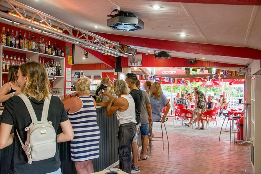 Camping Les Amandiers - Maeva Otel Gallargues-le-Montueux Dış mekan fotoğraf